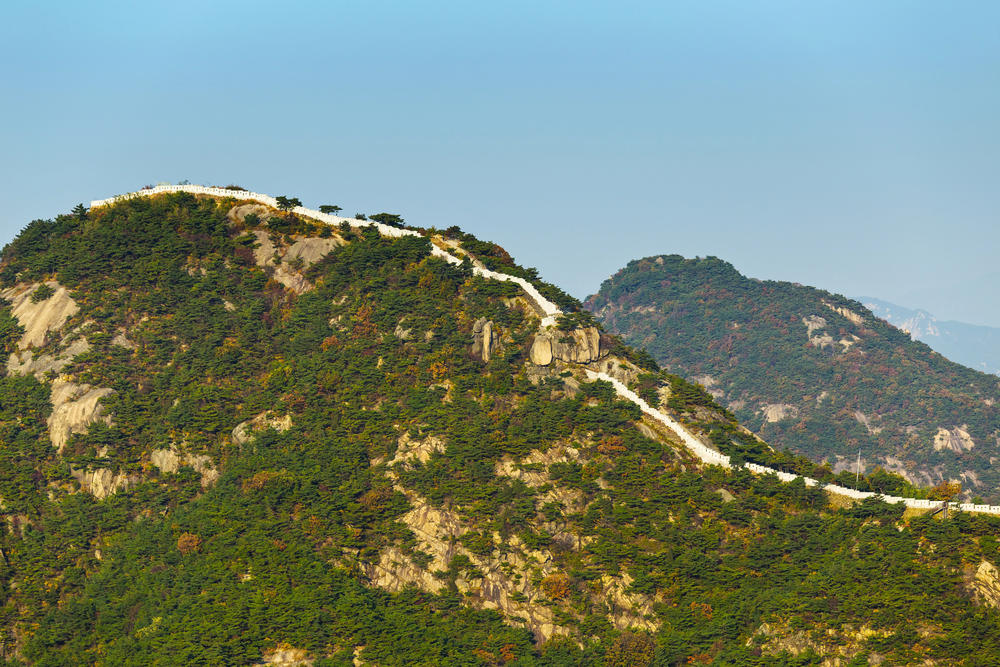 Seoul Fortress Wall Namsan Tower, Bukchon Hanok Village, Gyeongbokgung Palace, Gwanghwamun Square, Lotte World, Dongdaemun Design Plaza, Itaewon District, Yonsei University, Han River Parks, Cheonggyecheon Stream, Deoksugung Palace Stonewall Walkway, Seoul Fortress Wall, COEX Aquarium, Coffee Prince Café, Dal.komm Coffee, Seoul's Drama Legacy Lives On