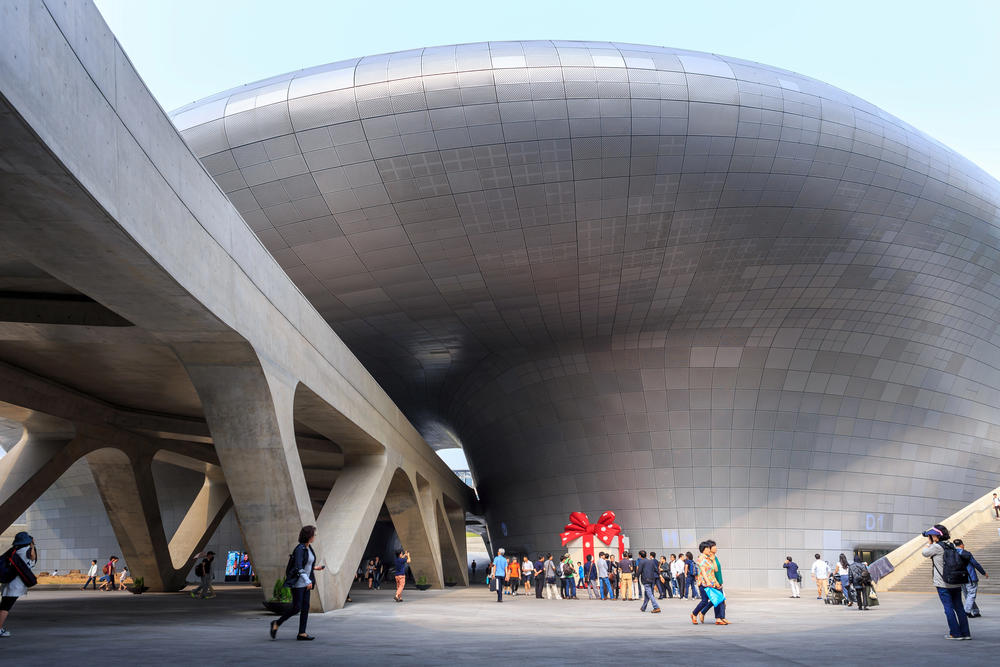 Dongdaemun Design Plaza Namsan Tower, Bukchon Hanok Village, Gyeongbokgung Palace, Gwanghwamun Square, Lotte World, Dongdaemun Design Plaza, Itaewon District, Yonsei University, Han River Parks, Cheonggyecheon Stream, Deoksugung Palace Stonewall Walkway, Seoul Fortress Wall, COEX Aquarium, Coffee Prince Café, Dal.komm Coffee, Seoul's Drama Legacy Lives On