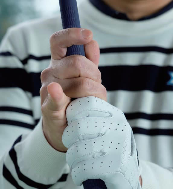 【苦手克服ドライバー編】ミート率アップには「ストロンググリップ」スライスの悩みも解消, ストロンググリップの握り方, 左腕を外側に回す, クラブは長めにもつ