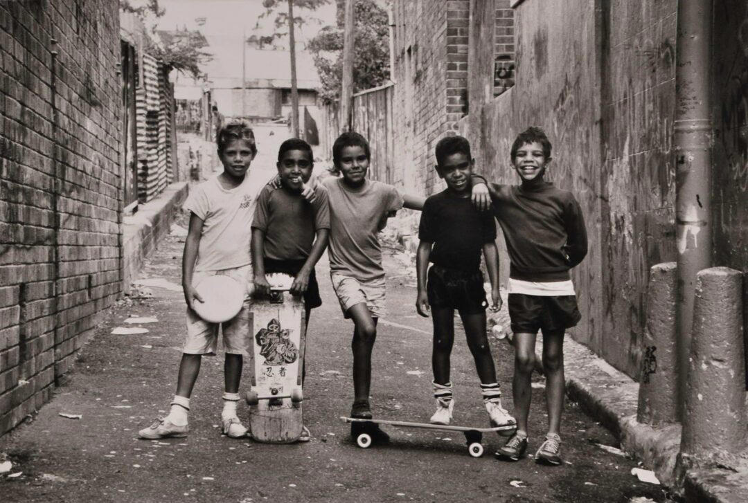 1. Kids Playing in the Streets of Brooklyn, New York, 1950, 2. Neighborhood Baseball on a Quiet Suburban Street, 1958, 3. Neighborhood Bike Gang, 1970s, 4. ‘Kids Playing Outside in Dumont, New Jersey, 1977’, 5. Homemade Playground in an Alley, 1950, 6. Someone Give This Kid a Stuntman Career, 1980s, 7. Children Playing on Peace Street in London’s East End, 1950s, 8. Just Some Friends Turning an Old Barrel Into the Perfect Playground, 9. This Jungle Gym Would Certainly Not Fly Today, 1942, 10. Scaling Brick Walls in Abandoned Building Was Just Part of the Fun, 11. Skater Boys Unite! New Jersey, Late ’80s, 12. A Police Officer Plays Tag With Local Kids in Harlem, New York, 1978, 13. Neighborhood War Games With Makeshift Weapons, 1960s, 14. Cutest Repair Shop I Ever Did See, 15. ‘Neighborhood Kids Playing War in Washington D.C., 1942’, 16. Just Some Buddies Hanging Out in Sydney, Australia, 1989, 17. Summertime Fun With a Shopping Cart, Harlem, New York, 1980s, 18. There’s a New Sheriff in Town and He Ain’t Playing Around, 19. ‘Kids Playing Street Hockey, 1976’