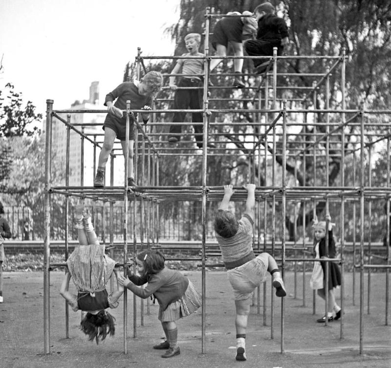 1. Kids Playing in the Streets of Brooklyn, New York, 1950, 2. Neighborhood Baseball on a Quiet Suburban Street, 1958, 3. Neighborhood Bike Gang, 1970s, 4. ‘Kids Playing Outside in Dumont, New Jersey, 1977’, 5. Homemade Playground in an Alley, 1950, 6. Someone Give This Kid a Stuntman Career, 1980s, 7. Children Playing on Peace Street in London’s East End, 1950s, 8. Just Some Friends Turning an Old Barrel Into the Perfect Playground, 9. This Jungle Gym Would Certainly Not Fly Today, 1942, 10. Scaling Brick Walls in Abandoned Building Was Just Part of the Fun, 11. Skater Boys Unite! New Jersey, Late ’80s, 12. A Police Officer Plays Tag With Local Kids in Harlem, New York, 1978, 13. Neighborhood War Games With Makeshift Weapons, 1960s, 14. Cutest Repair Shop I Ever Did See, 15. ‘Neighborhood Kids Playing War in Washington D.C., 1942’, 16. Just Some Buddies Hanging Out in Sydney, Australia, 1989, 17. Summertime Fun With a Shopping Cart, Harlem, New York, 1980s, 18. There’s a New Sheriff in Town and He Ain’t Playing Around, 19. ‘Kids Playing Street Hockey, 1976’