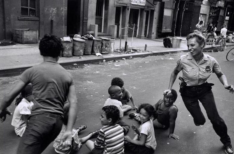 1. Kids Playing in the Streets of Brooklyn, New York, 1950, 2. Neighborhood Baseball on a Quiet Suburban Street, 1958, 3. Neighborhood Bike Gang, 1970s, 4. ‘Kids Playing Outside in Dumont, New Jersey, 1977’, 5. Homemade Playground in an Alley, 1950, 6. Someone Give This Kid a Stuntman Career, 1980s, 7. Children Playing on Peace Street in London’s East End, 1950s, 8. Just Some Friends Turning an Old Barrel Into the Perfect Playground, 9. This Jungle Gym Would Certainly Not Fly Today, 1942, 10. Scaling Brick Walls in Abandoned Building Was Just Part of the Fun, 11. Skater Boys Unite! New Jersey, Late ’80s, 12. A Police Officer Plays Tag With Local Kids in Harlem, New York, 1978, 13. Neighborhood War Games With Makeshift Weapons, 1960s, 14. Cutest Repair Shop I Ever Did See, 15. ‘Neighborhood Kids Playing War in Washington D.C., 1942’, 16. Just Some Buddies Hanging Out in Sydney, Australia, 1989, 17. Summertime Fun With a Shopping Cart, Harlem, New York, 1980s, 18. There’s a New Sheriff in Town and He Ain’t Playing Around, 19. ‘Kids Playing Street Hockey, 1976’