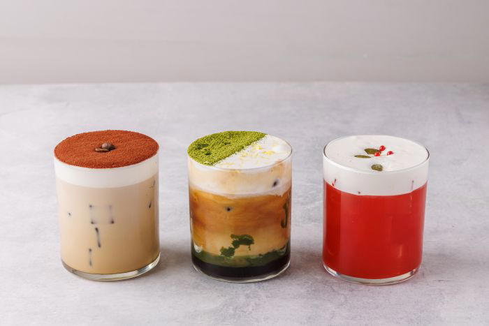 【麻布台ヒルズ】直結のNEW OPENカフェで、メルボルン発の話題のドリンク, 【表参道】毎週土曜日は、テイクアウト限定でソフトクリームがワンコインに！, 【六本木】ひんやりとなめらかなショコラ氷を合わせた、期間限定グラススイーツ, 【銀座】高級オリーブオイルと、芳醇なハードチーズが、夏季限定ジェラートに