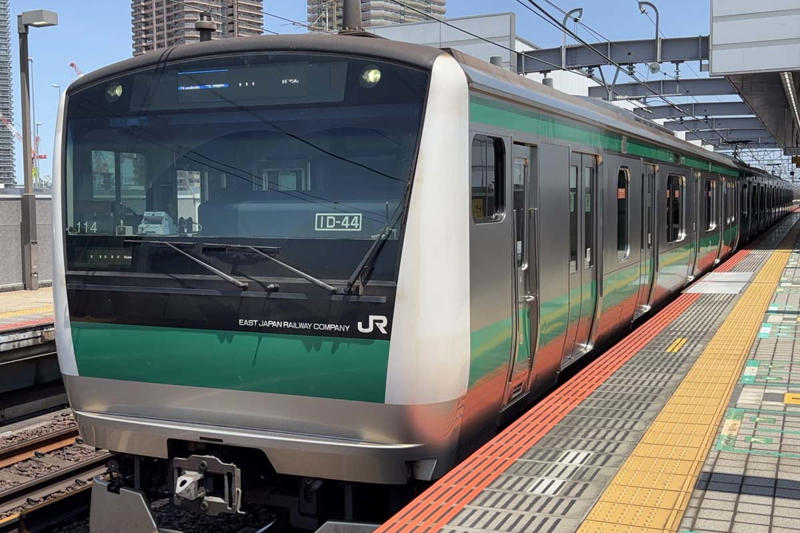 「電車ガラガラ」の背景と都市の変容, 「電車ガラガラ」の背景に潜む孤独, 電車空洞化の社会的意味, 都市の静寂が示す夏の経済変容