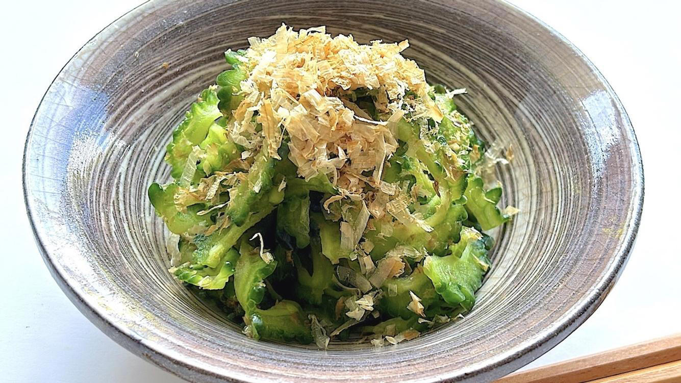 味噌汁の具をサラダっぽくしたら、謎においしい , 絶妙にクセになる！ サラダ味噌汁 , レタスのシャキシャキ感とさっぱり感が良い！, 顆粒コンソメを使うのがポイント