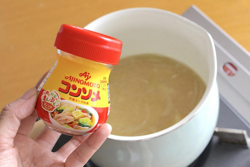 味噌汁の具をサラダっぽくしたら、謎においしい , 絶妙にクセになる！ サラダ味噌汁 , レタスのシャキシャキ感とさっぱり感が良い！, 顆粒コンソメを使うのがポイント