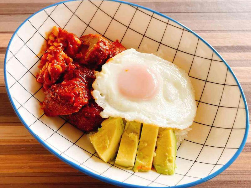 コストコ販売の「伊藤ハム米久 ミートボールwithチーズ」の値段と内容量, コストコ販売の「伊藤ハム米久 ミートボールwithチーズ」の原材料, コストコ販売の「伊藤ハム米久 ミートボールwithチーズ」のカロリー, コストコ販売の「伊藤ハム米久 ミートボールwithチーズ」の消味期限と保存方法｜冷凍はできる？, 濃厚でクリーミー！ 伊藤ハムの「ミートボール ポルチーニ」, 1250gのボリューム！ コストコデリカの「ポークミートボール」