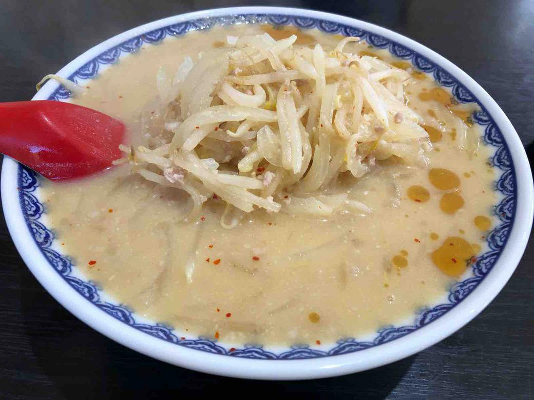 バズリまくったカップ麺の累計販売数は2000万食, 上京しても味噌ラーメンを愛したHIKAKINさん, 名店の店主が徹底的に味を作り込んだ, “元気の出る一杯”をリアル店舗で提供する意味, リアル店舗は「気合」の表れだ