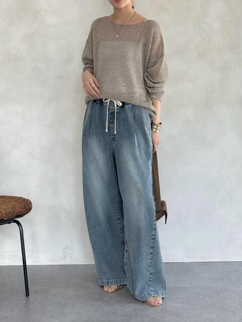 大人の余裕たっぷり♪シアーニット×ワイドデニムコーデ, かごバッグで季節感も！ロゴTで作る大人のきれいめカジュアル, さらっと羽織って涼しさを演出♪都会的なモノトーンコーデ, 品よく涼しげな印象に♡ノースリーブのシンプルコーデ, リゾートスタイルにも◎上品なオールホワイトコーデ, フェミニンな甘さを黒パンツで引き締め！抜け感コーデ