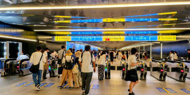「中止せよ」の主張は「工費未払い問題」へ, 結局アクセス問題はどうなった？, 「予約とれない」問題、解消法, 開幕から折り返しまでに起きた事件・トラブル, 1800万人突破で終盤戦へ