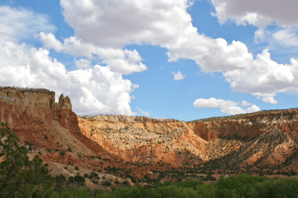 #6: Ghost Ranch – Indiana Jones and the Kingdom of the Crystal Skull (2008) (Abiquiú, NM) #1: The Rocky Steps – Rocky (1976) (Philadelphia, PA), #3: Monument Valley – Stagecoach (1939) and Many Westerns (UT/AZ Border), #4: The Stanley Hotel – The Shining (1980) (Estes Park, CO), #7: Tatooine Sets – Star Wars (1977) (Tunisia), #9: Katz’s Delicatessen – When Harry Met Sally (1989) (New York City, NY), #10: Downtown Savannah – Forrest Gump (1994) (Savannah, GA), #12: Highclere Castle – Downton Abbey (2010–2015) (Hampshire, England), #13: Oxford University – The Theory of Everything (2014), Harry Potter (2001–2011), #15: Griffith Observatory – Rebel Without a Cause (1955), La La Land (2016) (Los Angeles, CA), #16: Timberline Lodge – The Shining (1980) (Mt. Hood, OR), #18: The Bench at Notting Hill – Notting Hill (1999) (London, England), #19: The Beach – The Goonies (1985) (Cannon Beach, OR), #21: Baker Street – Sherlock Holmes (2009) (London, England), #22: Skellig Michael – Star Wars: The Last Jedi (2017) (Ireland), #24: Rydell High – Grease (1978) (Venice High School, Los Angeles, CA), #25: Bodega Bay – The Birds (1963) (Bodega, CA)
