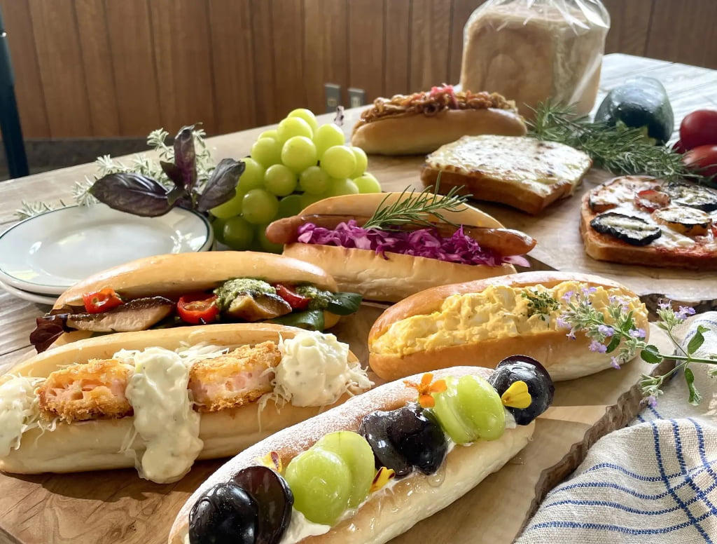 時間無制限で食べ放題！ 人気の「ぶどう狩り」, 収穫したぶどうで“パフェづくり”体験も！, グルメも充実！ 4つの注目スポット, 地元の恵みが並ぶ「産直にこにこ市場」も