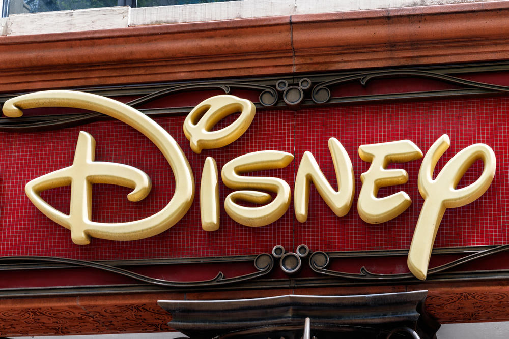 15 Disney Souvenirs to Skip Buying Generic T-shirts, Autograph books, Glow toys from night shows, Overpriced snacks, Standard coffee mugs, Umbrellas and ponchos, Costume accessories, Keychains, Generic plush toys, Everyday jewelry, Standard park maps and guides, Photo print packages, Generic tote bags, Pens and stationery sets, Standard mouse ears, Choosing keepsakes that count