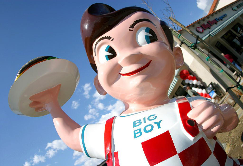 6) Bob's Big Boy 1) Howard Johnson's, 2) Chi Chi's, 3) Bennigan's, 4) Arthur Treacher's Fish & Chips, 5) Planet Hollywood, 6) Bob's Big Boy, 7) ESPN Zone, 9) Blimpie