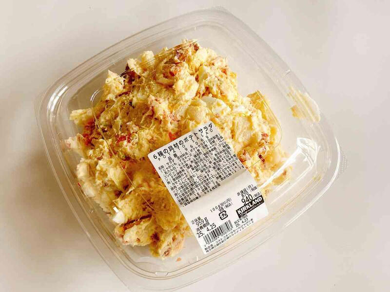 コストコの「コブサラダ」の値段と内容量, コストコの「コブサラダ」の原材料と入っている具材, コストコの「コブサラダ」のカロリー, コストコの「コブサラダ」の消費期限と保存方法, コスパで選ぶなら「6種の具材のポテトサラダ」, チーズ好きには「クラシックシーザーサラダ」, コストコの「コブサラダ」は冷凍保存できる？, コストコの「コブサラダ」は1人で食べきれる？