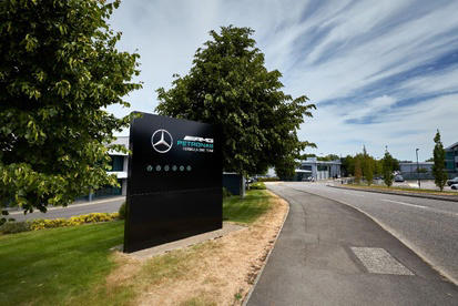 F1の夏休みとは？, なぜF1に夏休みが設けられたのか？, 夏休み中には何が起こっている？, F1はいつ再開する？, 夏休み後のF1カレンダー