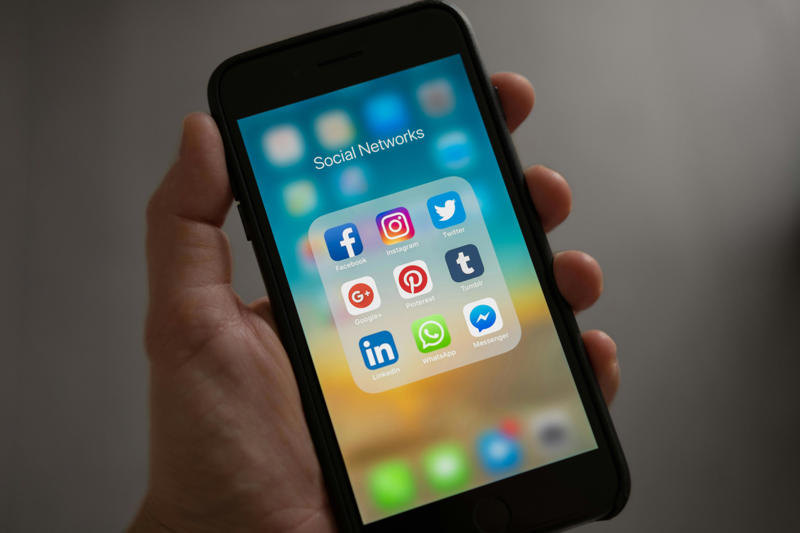 Posting Photos or Details on Social Media Immediately Personal Mementos or Letters, Religious or Cultural Items, Photos or Keepsakes, Posting Photos or Details on Social Media Immediately, Overpowering the Conversation, Giving Unsolicited Advice or Opinions