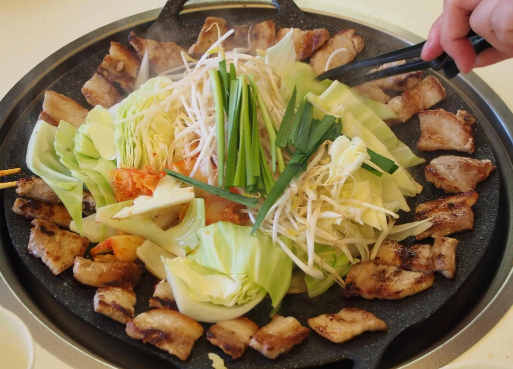 時間無制限で食べ放題！ 人気の「ぶどう狩り」, 収穫したぶどうで“パフェづくり”体験も！, グルメも充実！ 4つの注目スポット, 地元の恵みが並ぶ「産直にこにこ市場」も