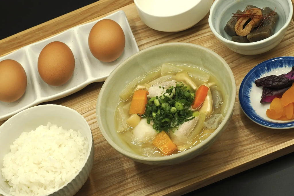 時間無制限で食べ放題！ 人気の「ぶどう狩り」, 収穫したぶどうで“パフェづくり”体験も！, グルメも充実！ 4つの注目スポット, 地元の恵みが並ぶ「産直にこにこ市場」も