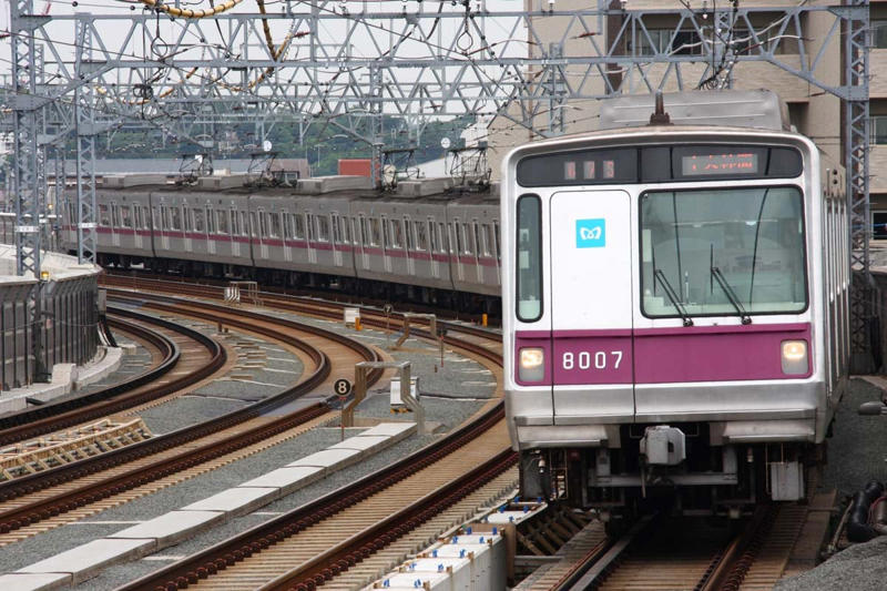 神奈川に置かれた半蔵門線基地, 都心直通地下鉄の車両拠点, 渋谷駅地下化の挑戦, 都心地下鉄の車両拠点戦略, 鷺沼基地活用の裏側, 都心地下制約と基地活用