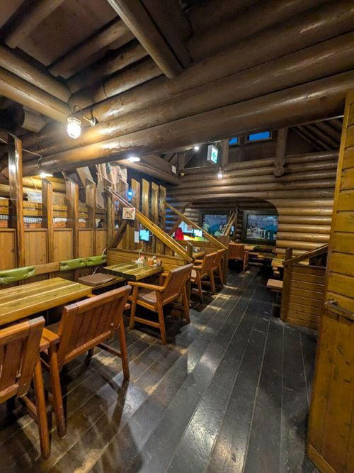 埼玉が誇るデカ盛り喫茶店チェーン, フルサービスでゆったりくつろげる店内, 注文はタブレットで, 噂に違わぬ…いや、それ以上のデカ盛り, そのボリューム、コメダ以上!?　2人前を想定か, 大宮駅すぐの穴場カフェ, コーヒーはホット280円。アイスは330円で量たっぷり, 会計がさらに安くなる裏技も！？