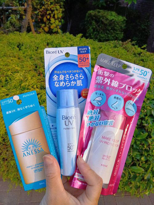 3大化粧品メーカーの日焼け止め、肉体派ライターが検証, 「最強の日焼け止め」はどれだ？, 知ってるようで知らない日焼け止めの防止効果, 上段、中断、下段で塗り分けて、いざ検証スタート！, 塗り心地・香り・コスパ…特徴は三者三様,  まさかここまで変わるとは…。暑くてヤバすぎた検証、驚きの衝撃結果 , 価格によって効果が変わる？, どれにするか迷ったとき、決め手になるのは結局これ！