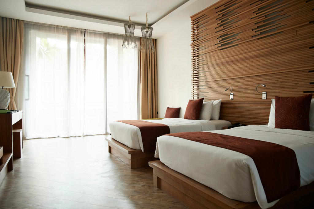 2. Bedding 1. Drinking glasses, 2. Bedding, 3. Coffee machines, 4. Free toiletries, 5. TV remote control