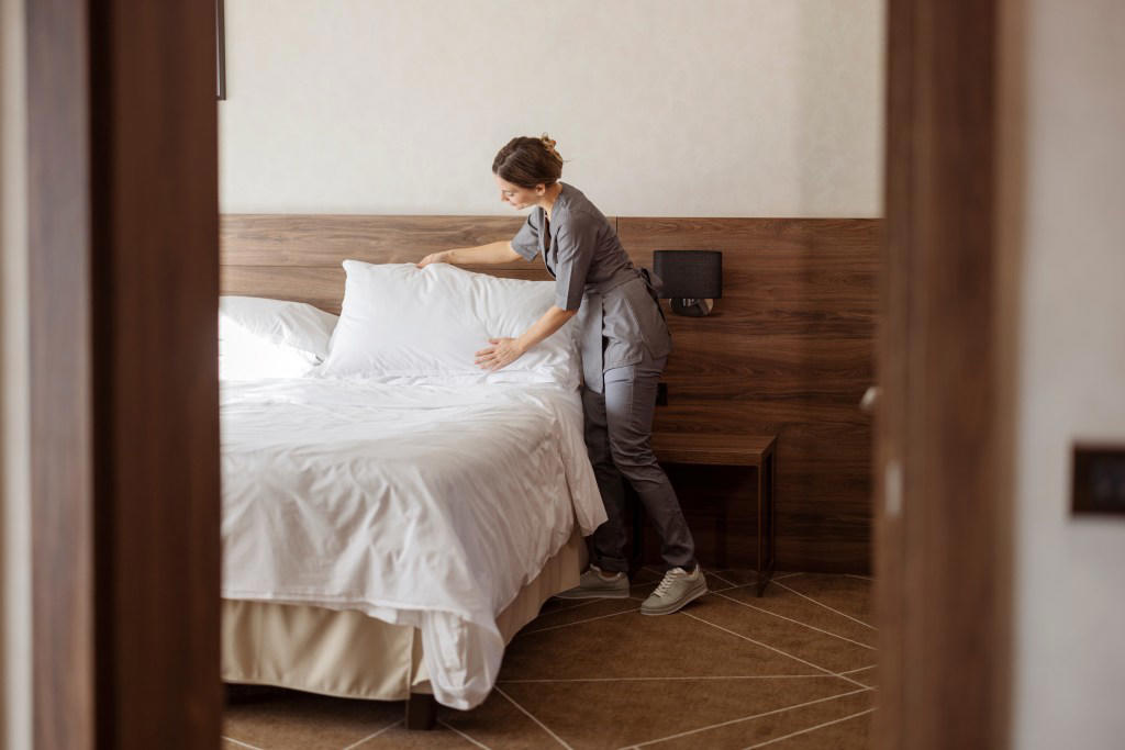 2. Bedding 1. Drinking glasses, 2. Bedding, 3. Coffee machines, 4. Free toiletries, 5. TV remote control