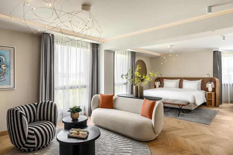 1. Four Seasons Hotel Gresham Palace , 2. Párisi Udvar Hotel , 3. W Budapest hotel, 4. Corinthia Hotel Budapest , 5. Brody House, 6. Aria Hotel , 7. Kempinski Hotel Corvinus , 8. Baltazár Boutique Hotel , 9. Maverick Downtown, 10. MEININGER Budapest Great Market Hall
