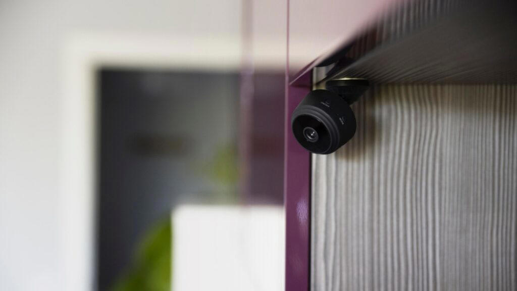 1. Start With A Slow Sweep And A Flashlight, 2. Use Your Phone Camera To Catch Infrared, 3. Scan The Wi-Fi For Uninvited Devices, 4. Pack A Bug Detector And Sweep High-Risk Spots, 5. Know Where Cameras Hide: Line Of Sight, Power, Network, 6. Audit Clocks, Chargers, And Adapters Up Close, 7. Check Ceilings, Alarms, And Vents With Intention, 8. Protect Work Areas And Cover The Peephole, 9. Use An IR Lens Finder For Night-Vision Cameras, 10. If You Find A Device, Exit And Report