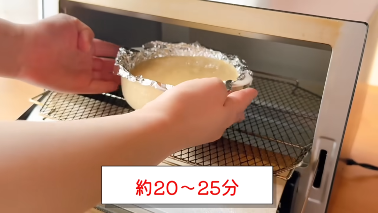 1．ボウルに卵を割り入れ、泡立て器で混ぜる, 2．牛乳が冷たい場合は電子レンジで温める, 3．1のボウルに2を加えて混ぜる, 4．ホットケーキミックスを加えてよく混ぜる, 5．グラタン皿にアルミホイルを敷く, 6．生地をグラタン皿に流し込み、空気を抜く, 7．トースターで焼く, 8．焼きあがったら完成