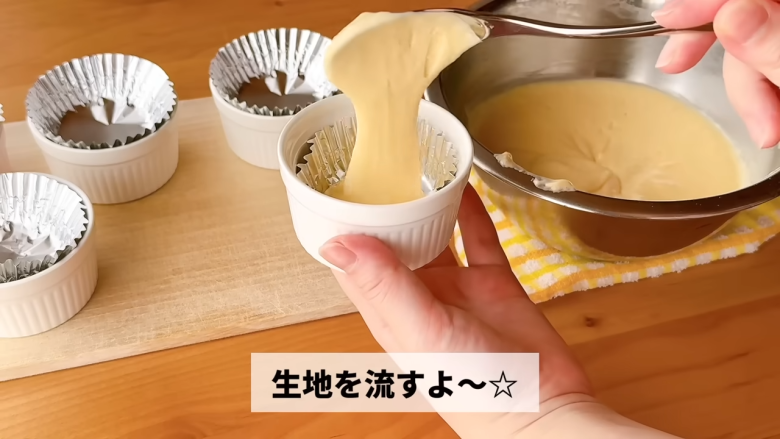 1．ボウルに卵を割り入れ、泡立て器で混ぜる, 2．牛乳が冷たい場合は電子レンジで温める, 3．1のボウルに2を加えて混ぜる, 4．ホットケーキミックスを加えてよく混ぜる, 5．グラタン皿にアルミホイルを敷く, 6．生地をグラタン皿に流し込み、空気を抜く, 7．トースターで焼く, 8．焼きあがったら完成