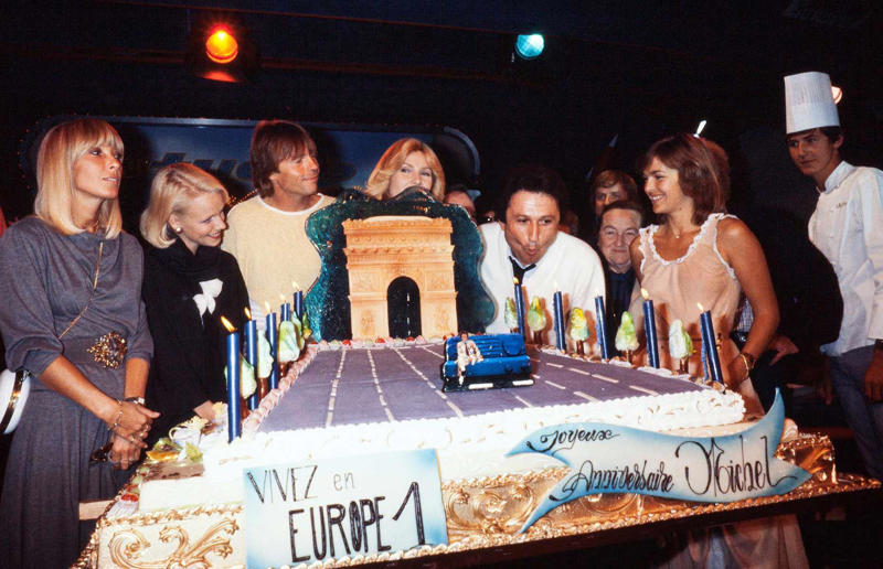 23. Maurice Chevalier's musical cake, 1956, 22. Hank Aaron's baseball tableau cake, 1973, 21. A super-sized sombrero cake, 1933, 20. Pavarotti's artistic cake portrait, 1980, 19. Ingrid Bergman and Charles Boyer's joint birthday cake, 1946, 18. Denise Grey's dual pink birthday cakes, 1985, 17. An elaborate Alice in Wonderland cake, 1932, 16. Shirley Temple's seventh birthday cake, 1936, 15. An extravagant Arc de Triomphe cake, 1983, 14. Glen Campbell's lifelike guitar cake, 1973, 13. A gravity-defying hot air balloon cake, 1933, 12. Elizabeth Taylor's front page cake, 1982, 11. Chuck Berry's rock 'n' roll cake, 1986, 10. Prince Charles' regal 40th birthday cake, 1988, 9. Princess Irene's nautical cake, 1951, 8. An architectural birthday cake, 1981, 7. Queen Charlotte's giant birthday cake, 1930, 6. Franklin D. Roosevelt's monumental birthday cake, 1940, 5. Winston Churchill's 80th birthday cake, 1954, 4. Harry Truman's five-tier birthday cake, 1954, 3. Charlie Chaplin's five-foot birthday cake, 1966, 2. John F. Kennedy's 44th birthday cake, 1961