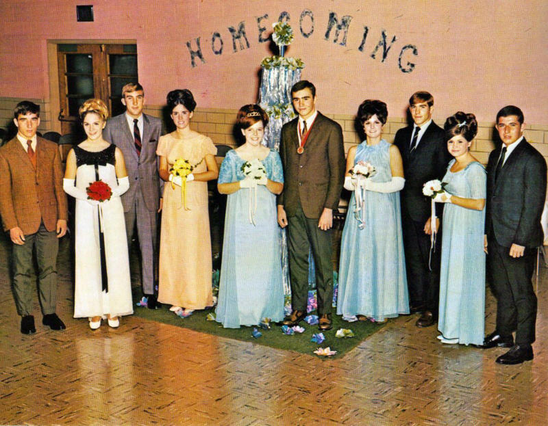 9. Homecoming Court at St. Joseph High School (1964) 1. Homecoming With the Girls (1977), 2. Homecoming Court Looking Snazzy (1970s), 3. Check out That Red Suit (1974), 4. Groovy Homecoming Date (1975), 5. Homecoming Dance at Willow Run High School in Ypsilanti, Michigan (1971), 6. Football Player at His Homecoming Game (1978), 7. Colorful Garb (1970s), 8. Getting Crowned Queen at an Alabama High School (1971), 9. Homecoming Court at St. Joseph High School (1964), 10. Candidates for Queen at a California High School (1974), 11. Getting a Good Vantage Point of the Homecoming Parade (1971), 12. University of Florida Homecoming (1954), 13. Pulling Up to Homecoming in Style (1957), 14. Homecoming Queen Contestants (1969), 15. Homecoming Queen Being Crowned (1969), 16. Getting Ready to Head to the Game (1988), 17. Homecoming Court from Woodlawn High School in Shreveport, Louisiana (1971)