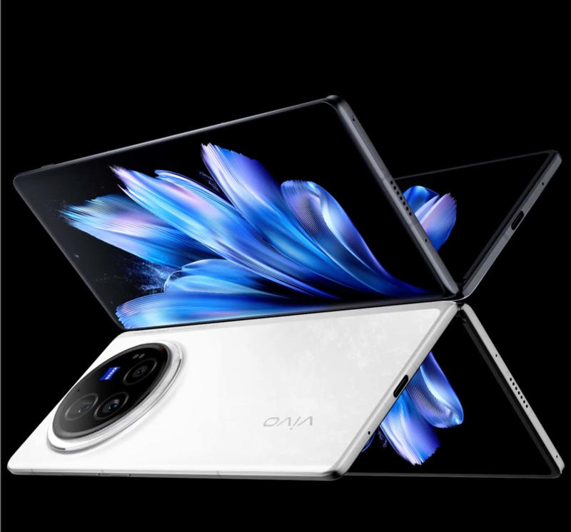 Camera Both foldables feature a triple-camera setup at the rear with a primary camera, an ultra-wide-angle sensor and a telephoto camera. The Pixel 10 Pro Fold has a 48MP primary camera, a 10.5MP ultrawide lens and a 10.8MP telephoto lens with 10x optical zoom. The Vivo X Fold 5 gets a 50MP primary sensor with OIS, a 50MP telephoto shooter with up to 3x optical zoom and 100x digital zoom, and a 50MP Samsung ultrawide camera, all co-engineered with Zeiss. On the front, Google Pixel 10 Pro Fold features 10MP sensors on both the main and the cover screens, while the Vivo X Fold 5 gets 20MP cameras on both displays.