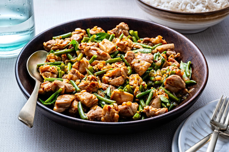   1. Chili Oil Noodles With Steamed Bok Choy ,   2. Sheet Pan Salmon With Miso-Honey Butter ,   3. Pasta With Artichokes, Capers and Toasted Breadcrumbs ,   4. Skillet Quiche With Breadcrumb Crust ,   5. Ginger-Garlic Chicken Stir-Fry With Green Beans ,   6. Spicy Peanut Soba Noodles With Green Beans ,   7. Skillet Turkey Kielbasa With Lentils and Kale ,   8. Tofu, Pea and Mushroom Miso Soup ,   9. Summer Succotash With Andouille and Peaches 