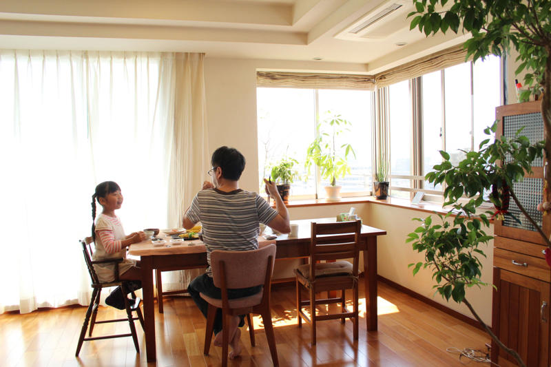 「新聞記者のあなたが書くべきだ」と説得されて, 中学1年の娘の心に届いた、亡き母の言葉, 「うざい」「キモい」しか言わない娘に「弁当だけは」, 17年間の子育てが報われた瞬間は突然に, 娘と娘の彼氏との新しい「三角関係」も