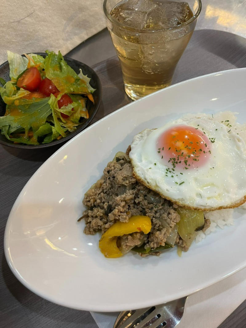 店内で涼しく、おいしく快適に！まるフェ館林のクールシェア内容, 食材にこだわった健康志向のメニュー, 子どもの新しい居場所「食学子(しょくがっこ)」の取り組み, 支援の輪を広げる「食事チケット」の仕組み