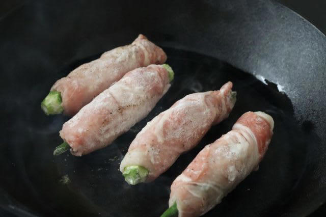 切り口が可愛い♪「オクラ肉巻き」「かぼちゃの塩昆布和え」2品弁当, 1品目 オクラ肉巻き, 2品目 かぼちゃの塩昆布和え, 2品弁当の詰め方プロセス, 「心が楽になる2品弁当」のルール