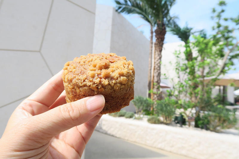 本場のサウジコーヒーと軽食が味わえる「IRTHカフェ」をレポート, おもてなしに欠かせない「サウジコーヒー」とは？, 初めての味！ スパイス香るコーヒーと甘いデーツを実食, お土産や軽食も充実, カフェの名前に込められた想い