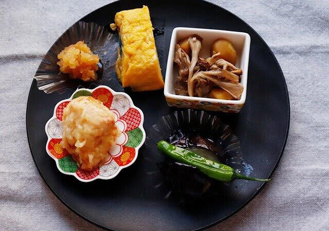 ダイソーの100円食器が陶器の概念を覆す, 商品情報: 穂 茶碗 12.5cm, 陶器以外は使いたくない…ダイソーで発見, 高級感と軽さのギャップに驚き, ダイソーの『穂 茶碗 12.5cm』が使いやすい, おすすめの『深月レンジ食器（丸皿、21cm、黒）』