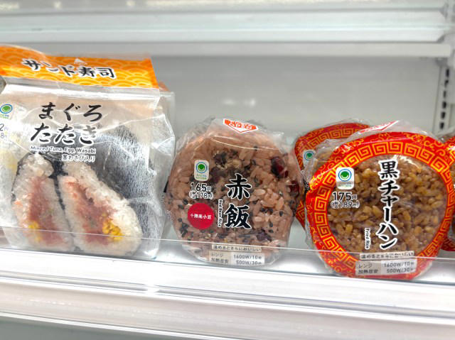 ・地味なスタメン・赤飯, ・改めてセブン・ローソン・ファミマの赤飯おにぎりを比較, ・食べ進めると全然違う, ・セブンイレブン, ・ファミリーマート, ・ファミマの赤飯、最強