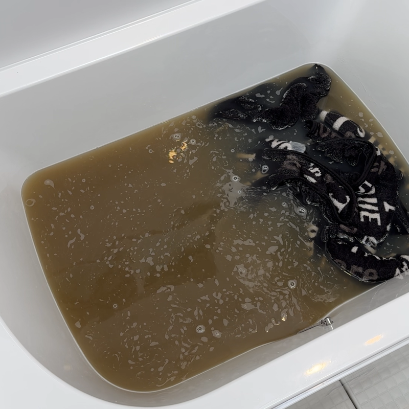 タグを見て「洗える」かチェック！, 洗い方の基本　3ステップ, 頑固なニオイ・黄ばみには「40℃×30分のつけ置き」, 13年ぶりに洗ったクッションが“沼色”に！？, 洗えない素材は、無理せずカバーや干し方で対処, 今日のうちに“洗えるクッション”を見直して