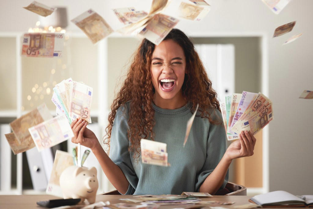 Age 18-21. Median annual salary: £24,440, Age 22-29. Median annual salary: £32,292, Age 30-39. Median annual salary: £39,988, Age 40-49. Median annual salary: £42,796, Age 50-59. Median annual salary: £40,456, 60+. Median annual salary: £36,036