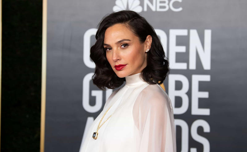Gal Gadot Gwyneth Paltrow, Chrissy Teigen, Tracee Ellis Ross, Meghan Markle, Drew Barrymore, Ashley Graham, Kim Kardashian, Eva Longoria, Khloé Kardashian, Keira Knightley, Jessica Alba, Victoria Beckham, Christina Applegate, Gigi Hadid, Adriana Lima, Julia Stiles, Lily Aldridge, Margot Robbie, Gal Gadot, Karen Elson, Kate Upton, Molly Sims, Rosie Huntington-Whiteley, Rebecca Minkoff