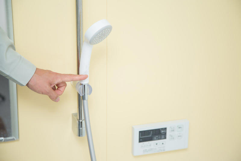 シャワーヘッドの「水垂れ」は正常です, 残留水のポタポタを防ぐコツ, 水が出続ける場合は「故障」を疑おう, 「壊れたかも」と焦る前に、まずは様子見を