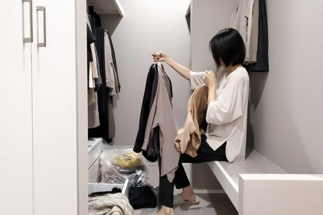 【1】セールで買ったけれど着ていない服, 【2】痛くて履けない靴, 【3】似たような服ばかり, 【4】ブランドロゴが目立つだけのバッグ, 【5】収納グッズで埋め尽くされたスペース