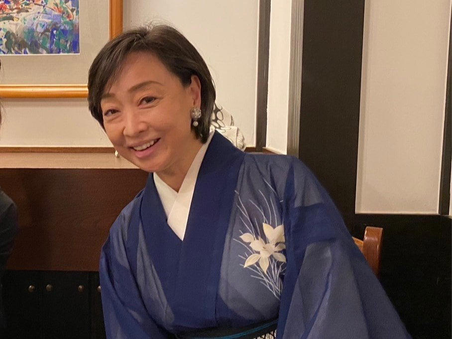 気分が上がったり下がったり、グレーヘア移行中の正直な気持ち, よく見えるメガネで見て愕然！白髪のリアル, 2000円のつけ毛が大好評。「ぼやけた髪色」に遊び心をプラス, 老化は受け入れるよりも慣れ！地毛を生かした役にも挑戦, 猛暑の夏、浴衣が大活躍。洋服よりも心地よい, 手ぬぐいも大活躍。日本古来の日常品を見直す