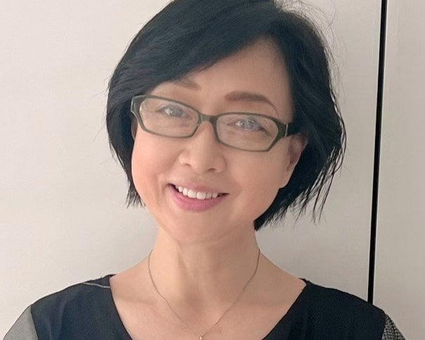気分が上がったり下がったり、グレーヘア移行中の正直な気持ち, よく見えるメガネで見て愕然！白髪のリアル, 2000円のつけ毛が大好評。「ぼやけた髪色」に遊び心をプラス, 老化は受け入れるよりも慣れ！地毛を生かした役にも挑戦, 猛暑の夏、浴衣が大活躍。洋服よりも心地よい, 手ぬぐいも大活躍。日本古来の日常品を見直す