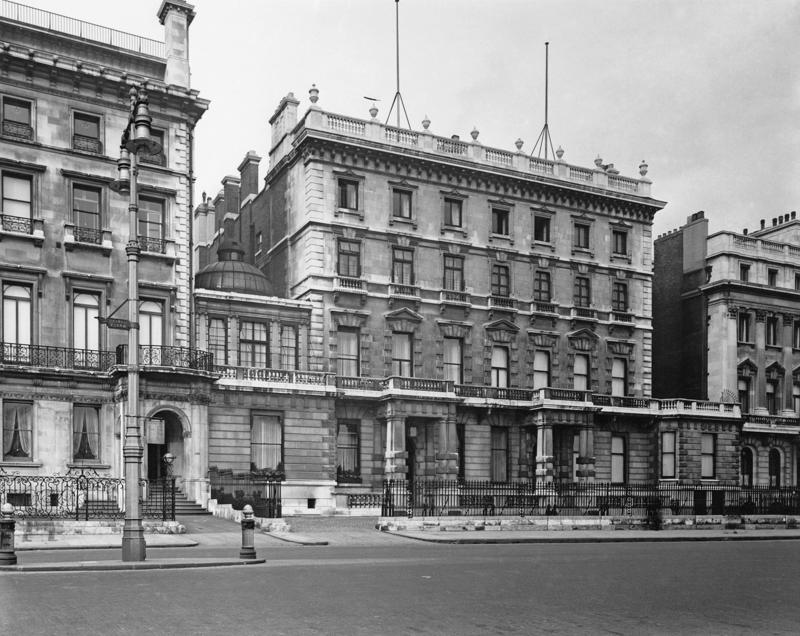 17 Bruton Street, White Lodge, 145 Piccadilly, The Royal Lodge, Y Bwthyn Bach, Birkhall, Buckingham Palace, Clarence House, Villa Guardamangia, Windlesham Moor, Sandringham, Windsor Castle, Hillsborough Castle, Palace of Holyroodhouse, Balmoral Castle